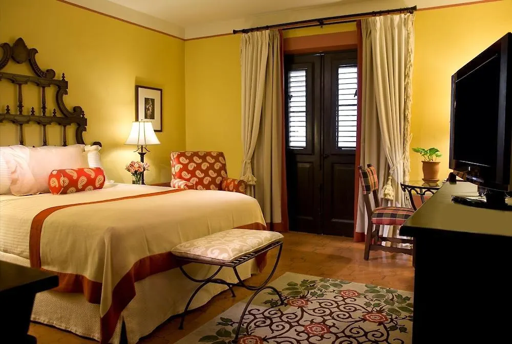 Hotel El Convento San Juan 4*,